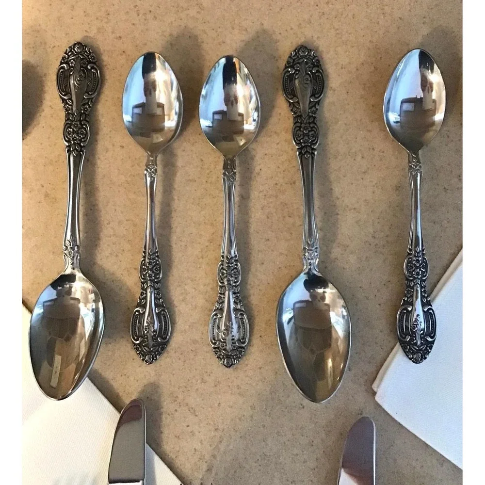 Vintage Oneida Michelangelo Victorian Flatware Set Silverplate 40 Pieces